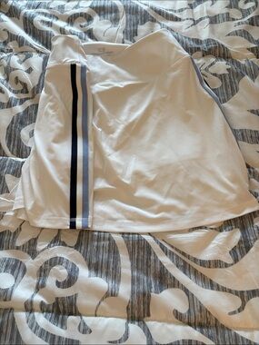 Vineyard Vines White Tennis Skort with Navy Side Stripe